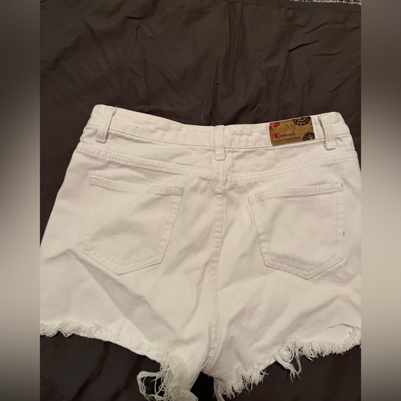 ! 2 for 20 ! HIGH WAISTED WHITE RIPPED SHORTS HIGH-LOW - Picture 7 of 7